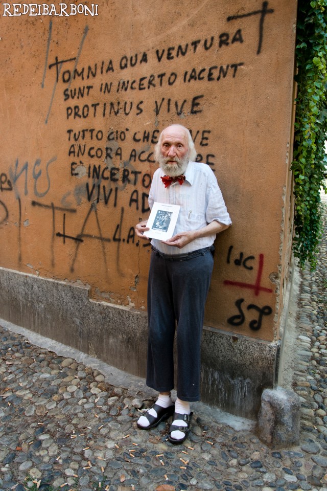 Armando Bruzzesi e scritta: Vivi adesso! Armando Bruzzesi e: Vivi adesso! di Seneca